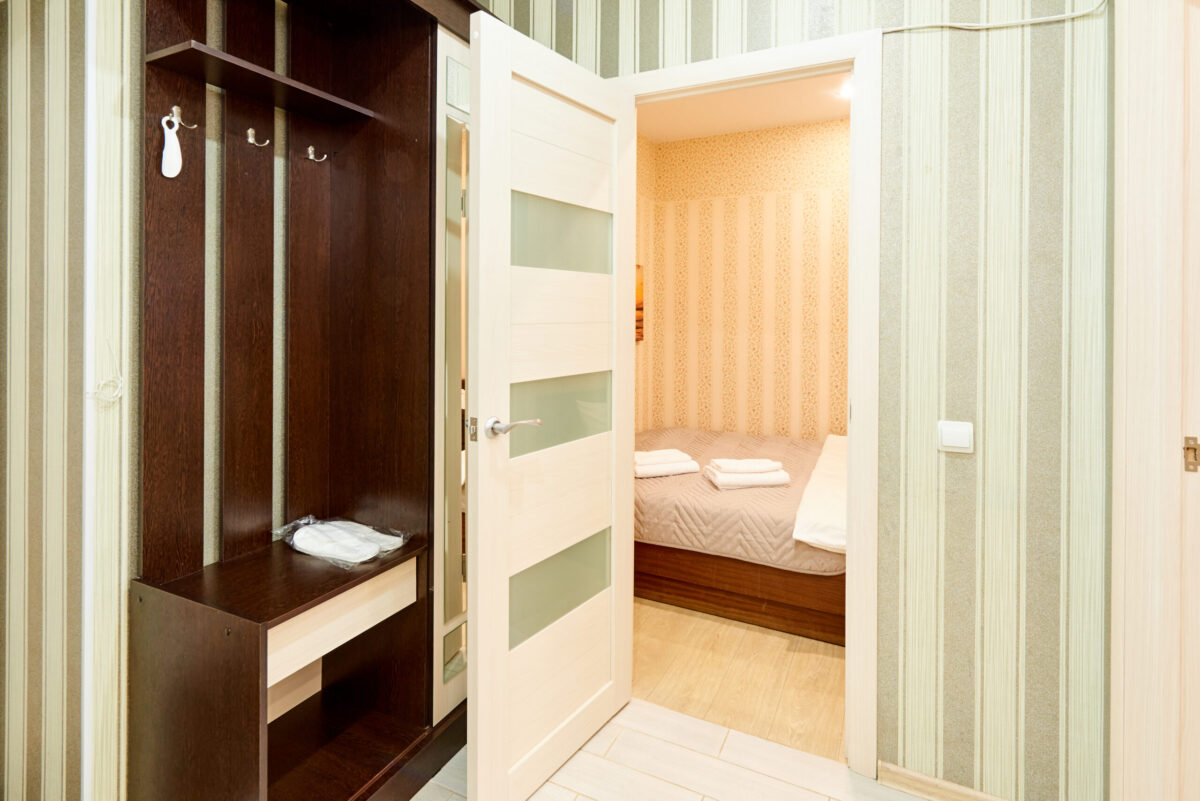 2-комнатная квартира посуточно в Пензе — стол для работы