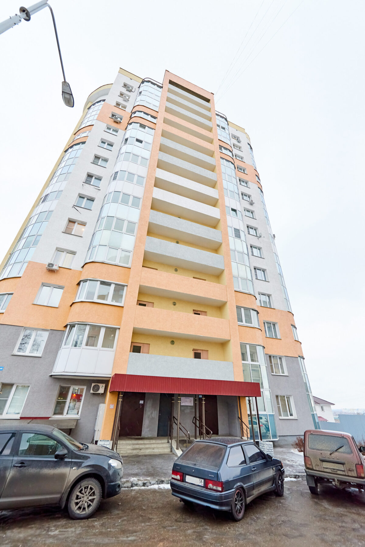 2-комнатная квартира посуточно в Пензе — стол для работы