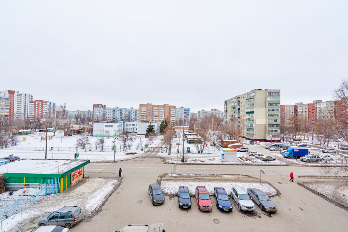 2-комнатная квартира посуточно в Пензе — стол для работы