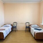 2-комнатная квартира посуточно в Пензе — стол для работы